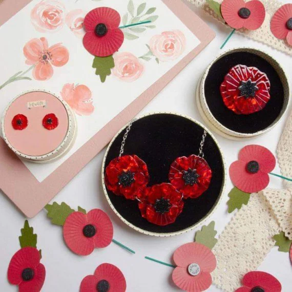 Brooch: Poppy Field - red - Image 3