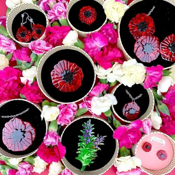 Brooch: Poppy Field - red [mini] - Image 3