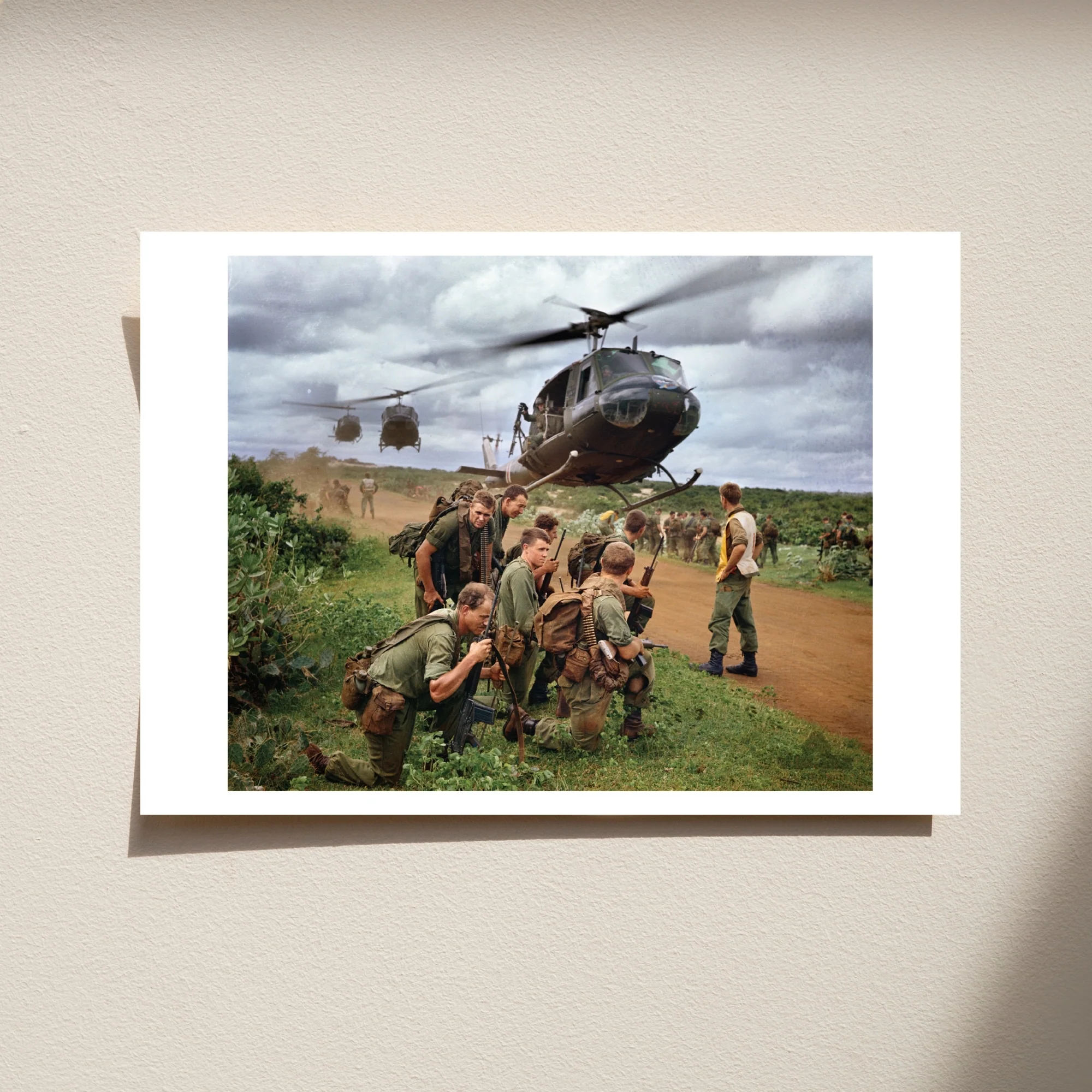 Postcard: Members of 5 Platoon, B Company, 7RAR, waiting for an Iroquois